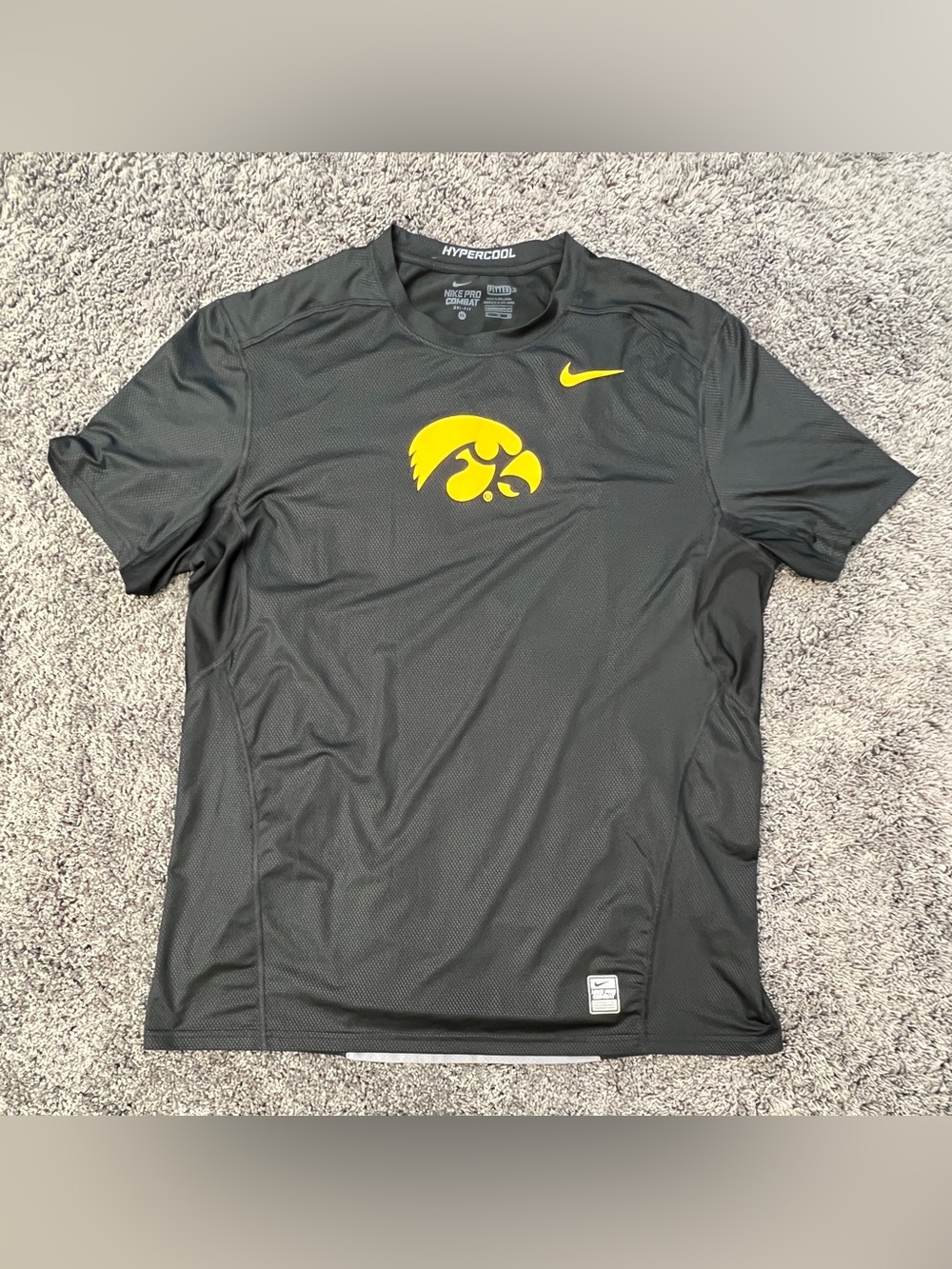 Nike Iowa Hawkeyes Shirt Men’s XL Pro Combat Hypercool Black Gold NCAA Fitted
